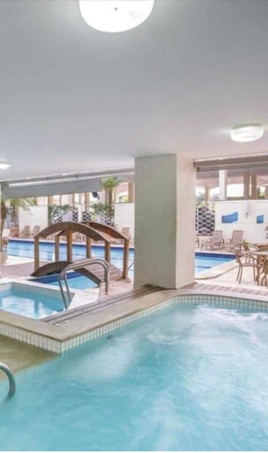 Apartamento Em Condominio Em บอมบินญัส ภายนอก รูปภาพ