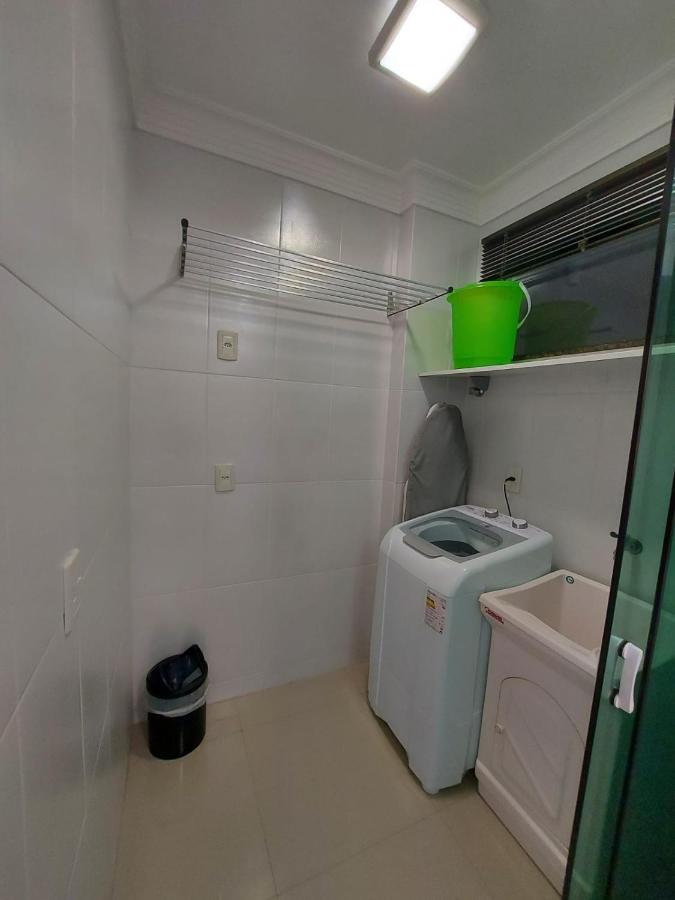 Apartamento Em Condominio Em บอมบินญัส ภายนอก รูปภาพ