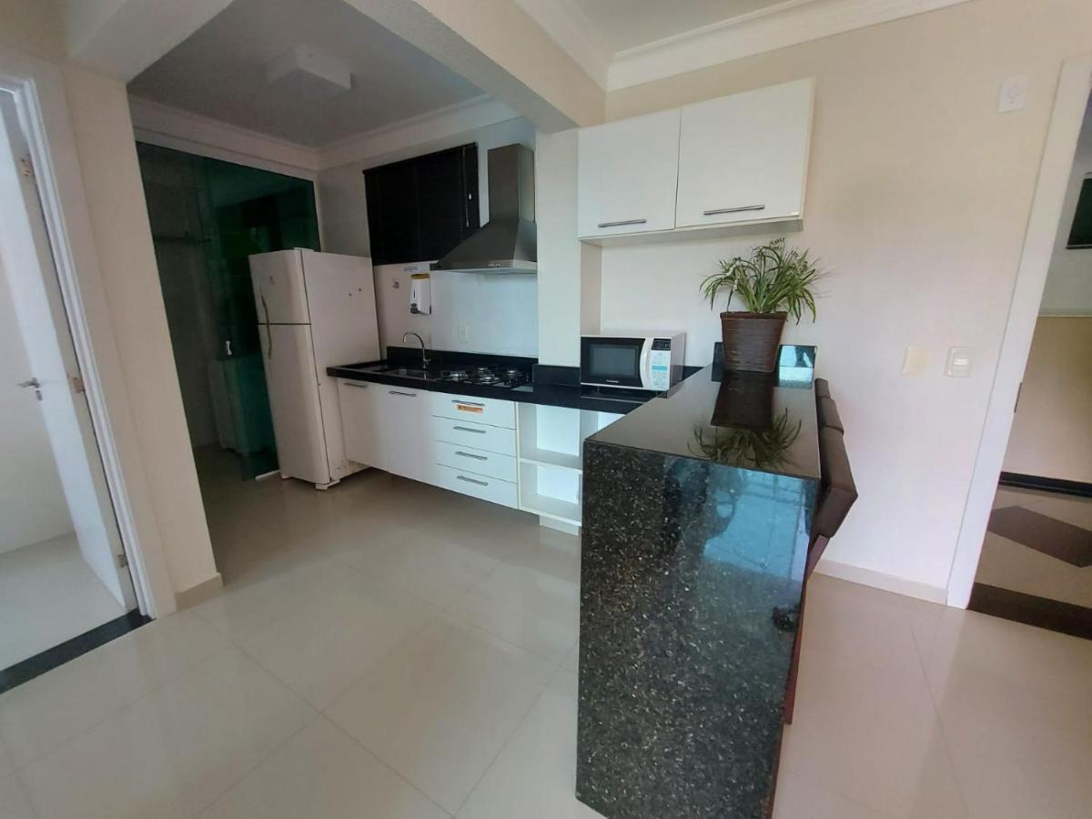 Apartamento Em Condominio Em บอมบินญัส ภายนอก รูปภาพ